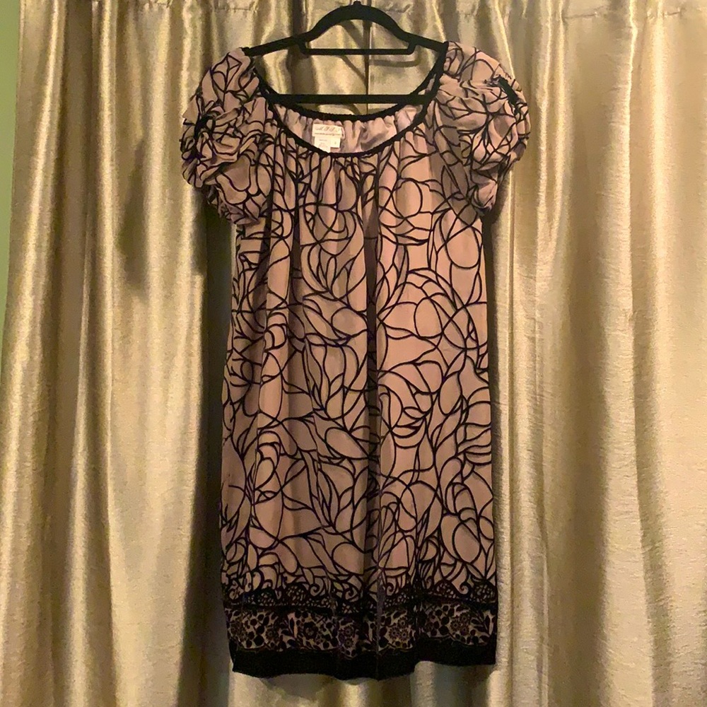 M. S. S. P. silk & rayon light mocha w black “felty” embellish., small